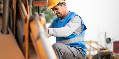 En plus de la location et vente engins TP , nous vous proposons notre service de maintenance !